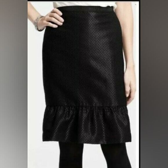 Ann Taylor Flounce Hem Skirt Dot Jacquard Black Knee Length Size 10 - Picture 8 of 8
